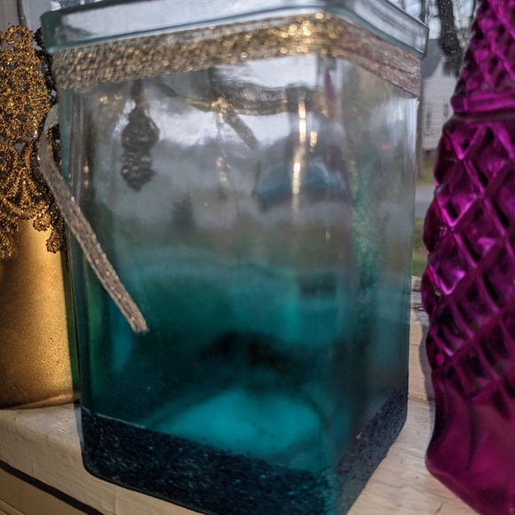 Hand painted/decorated teal Vase - Picture 4 of 4